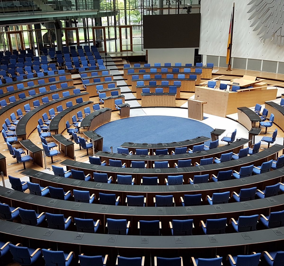 plenary-chamber-former